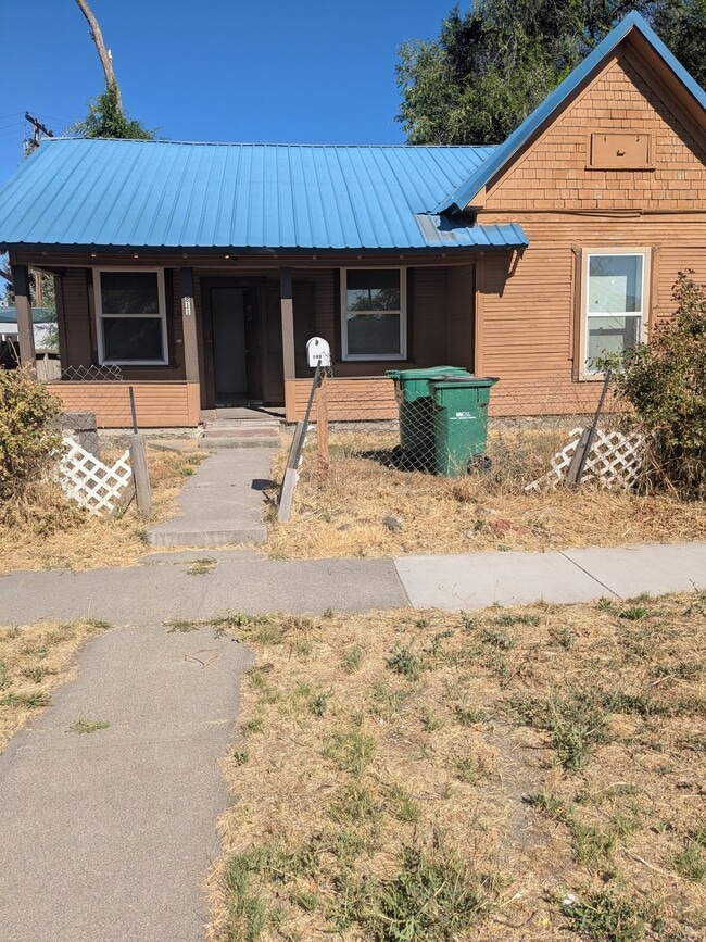 Building Photo - 811 Plum Ave Rental