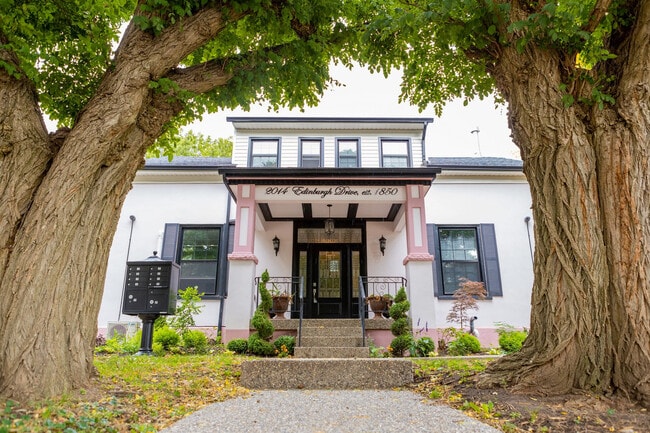 Photo - 2014 Edinburgh Dr Unit ID1226154P