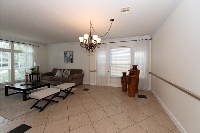 Photo - 1914 Lakeside Xing