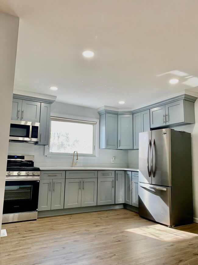 Photo - 336 Scranton Ave Unit 1