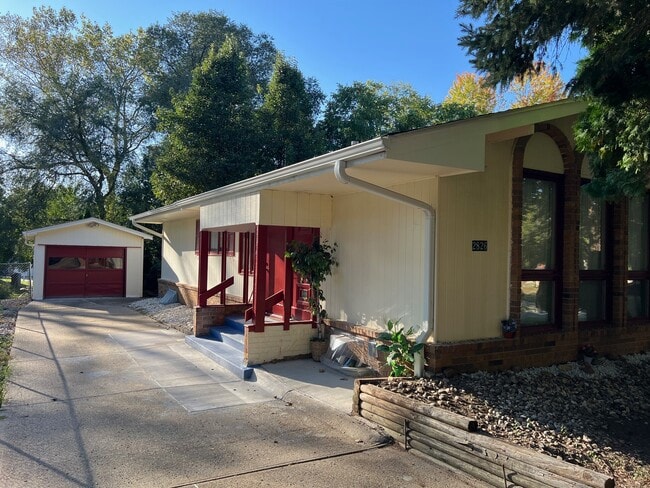 Photo - 2826 67th St