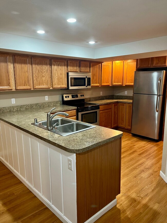 Photo - 743 Cook Ave Unidad Apt B