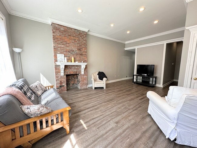 Photo - 2221 Jane St