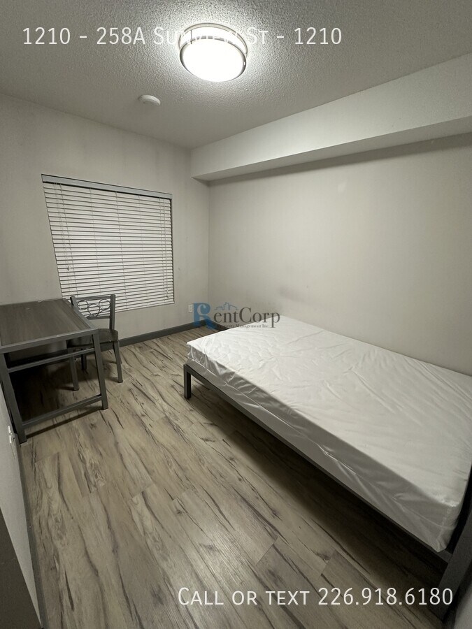 Photo - 258A-258A Sunview St