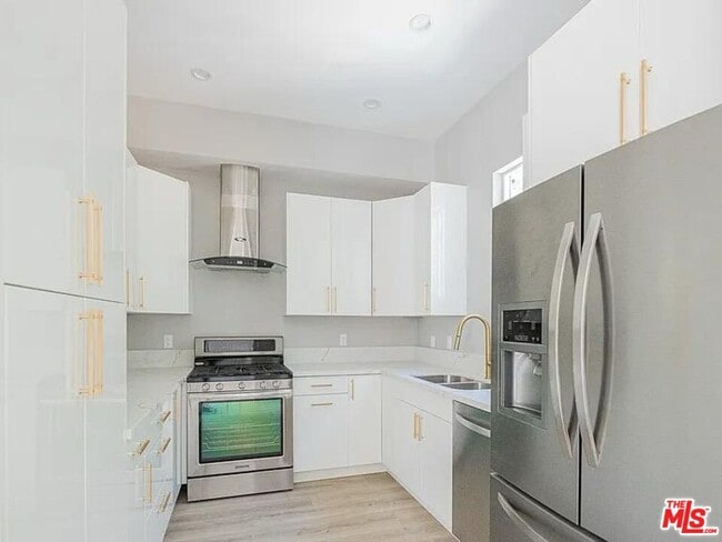 Photo - 10605 Owensmouth Ave