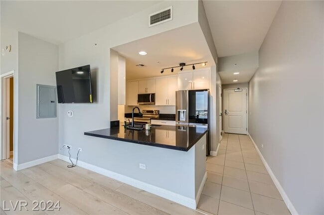 Photo - Stunningly Remodeled Studio High-Rise Unit For Rent
