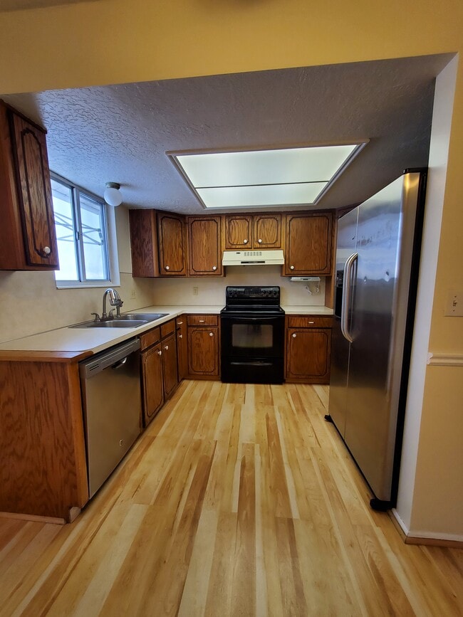 1020 E 1275 N