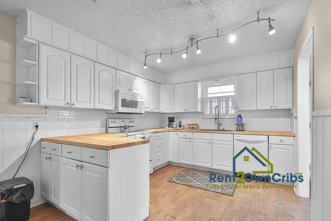 Photo - 4513 48th St