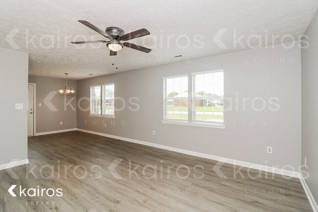 Photo - 210 Deer Pkwy