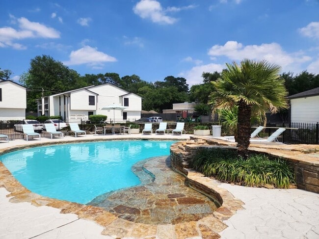 Experience resort-style living at Cali Crossing Apartments, where our stunning pool area invites relaxation and fun. Enjoy lush landscaping, spacious layouts, and modern amenities. Schedule your visit today and make your dream home a reality!