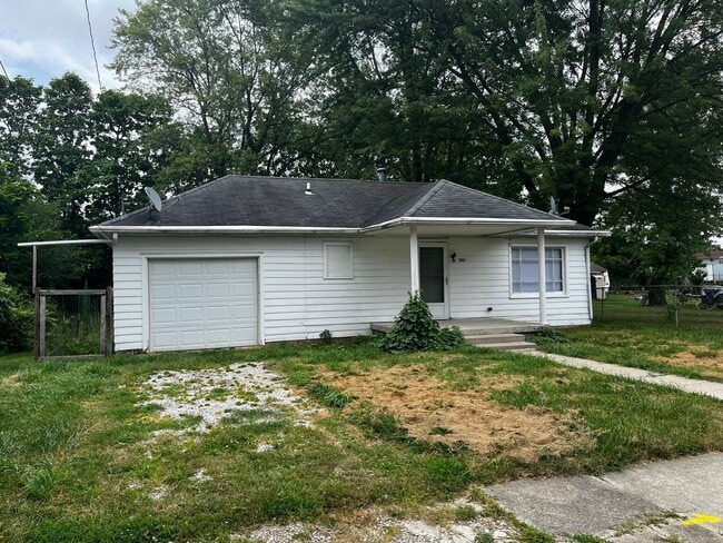 Building Photo - Large 2 Bedroom home with a Garage