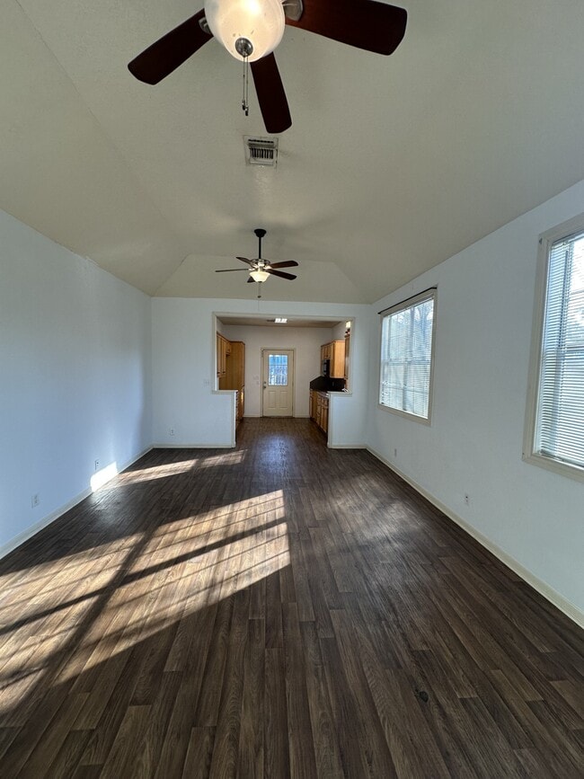 604 E Main St
