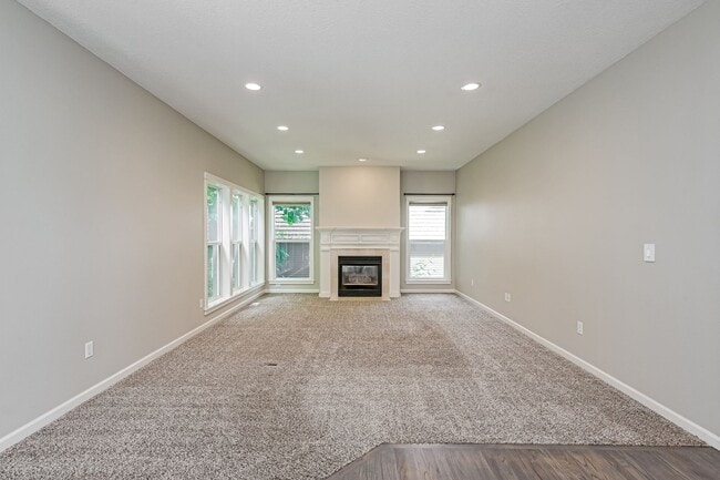 Photo - 3 Bed 2.5 Bth Upper Floor Unit + A/C + Fireplace + Large Deck