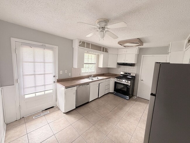 Photo - 6205 E 99 St