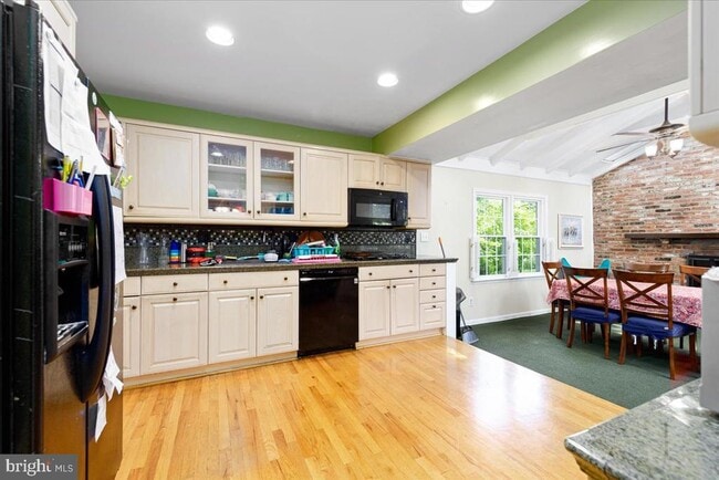 Photo - 4 Sussex Ct