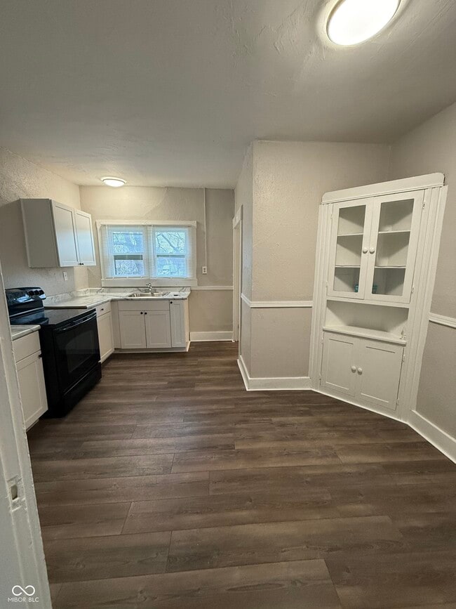 Photo - 421 N State St