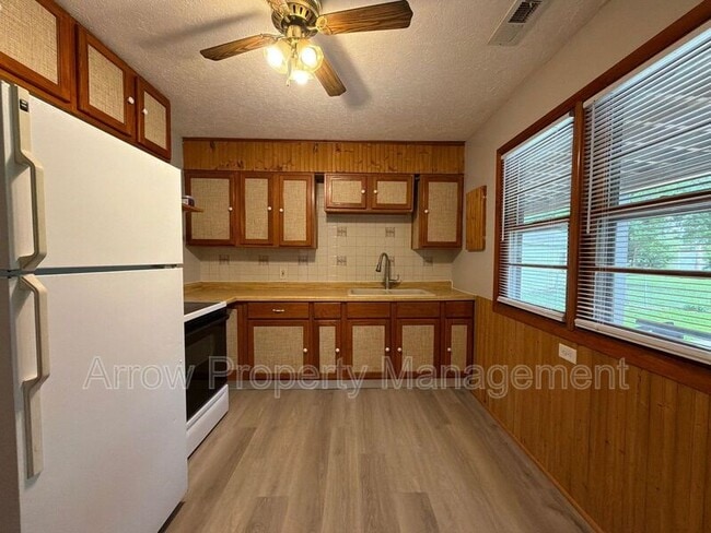 Photo - 2122 N 32nd St