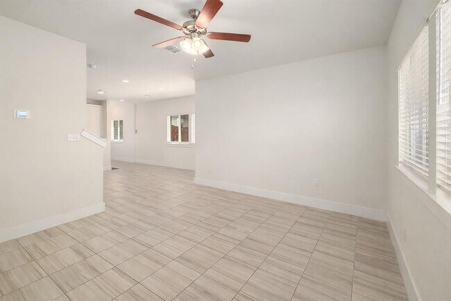 Photo - 204 Furlong Dr