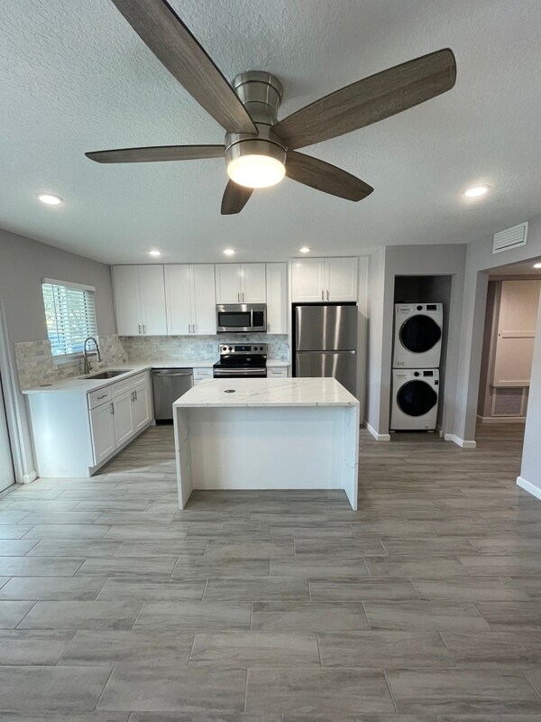 Building Photo - 1600 8th St Unit 203
