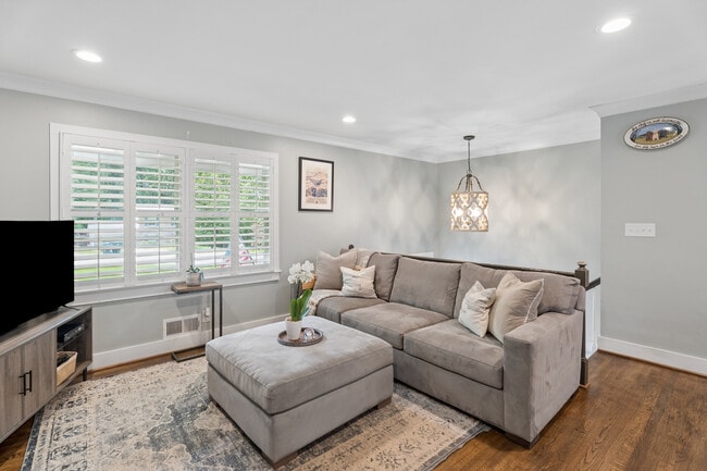 Photo - 4097 Longview Dr