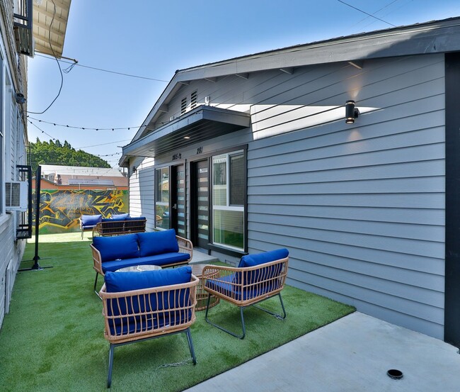 Building Photo - 2811 Menlo Ave