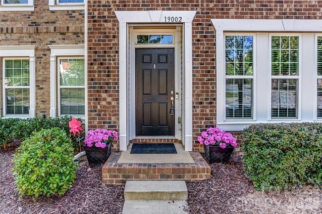 Photo - 19002 Lake Breeze Dr