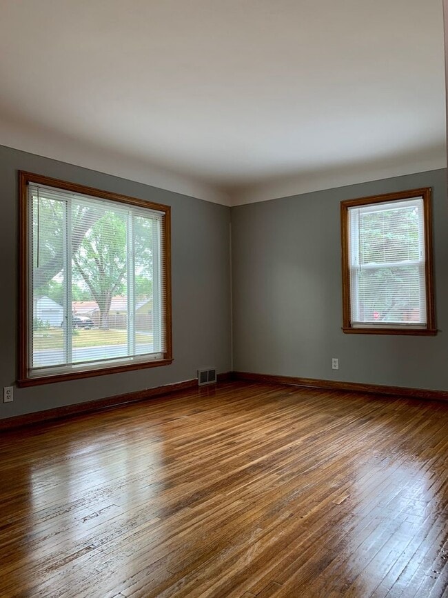 Photo - Amazing 4 Bedroom 2 Bathroom Home in Crystal!