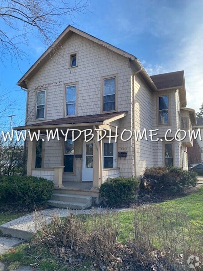 Building Photo - 2329 S Harrison St Unit 2329 S Harrison Rental