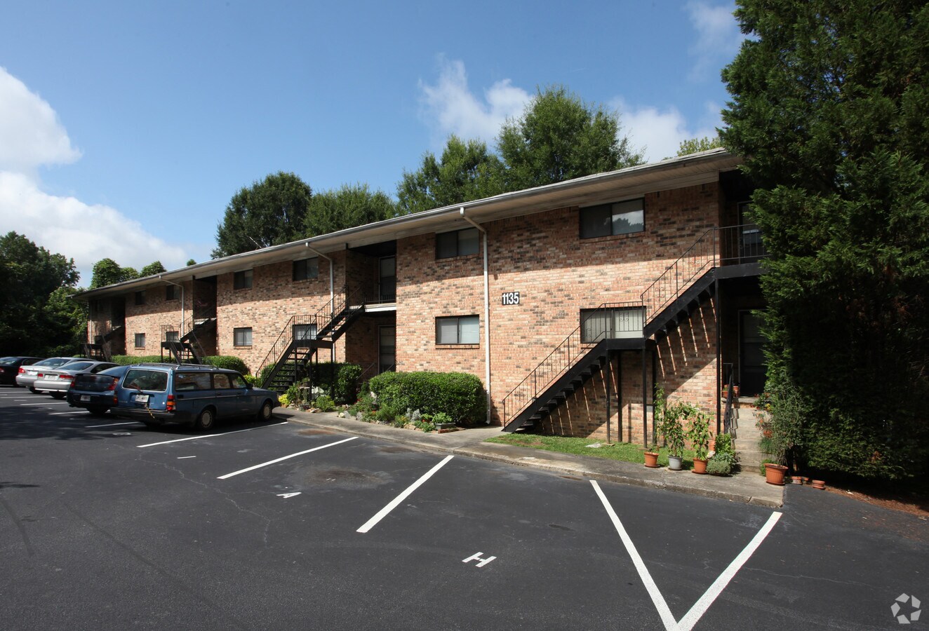 Colonial Gardens Apartments - Colonial Gardens Apartamentos