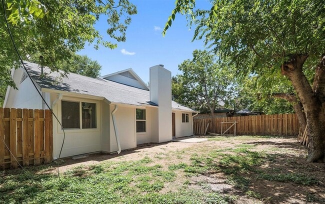 Photo - 2108 Laura Ct