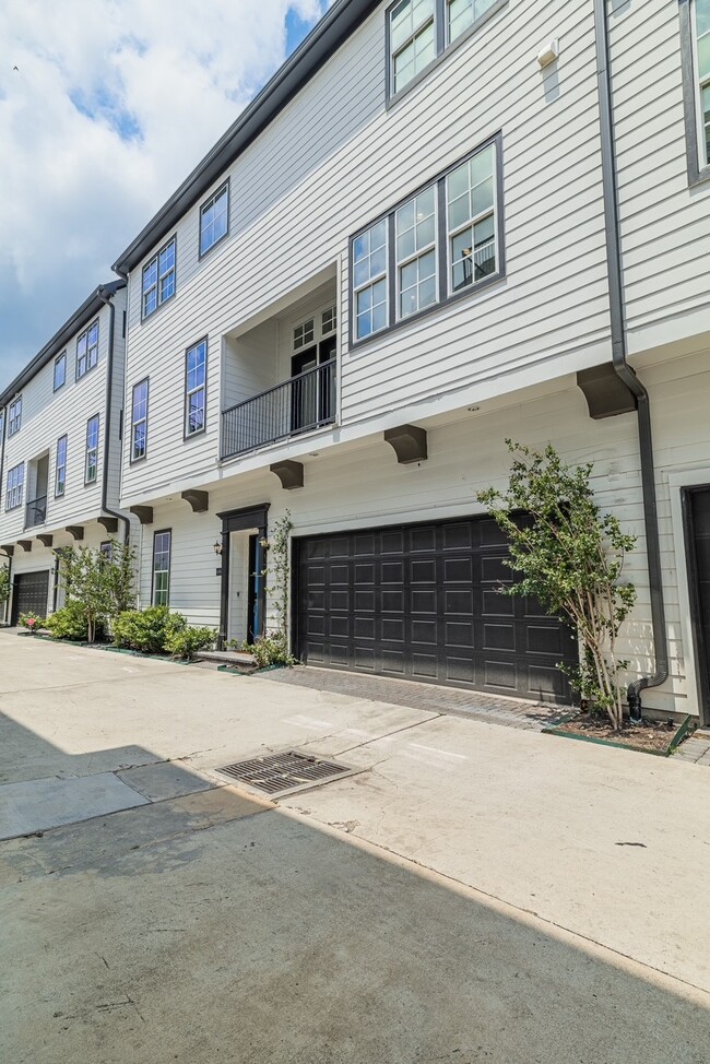 Photo - 10760 Craighead Dr