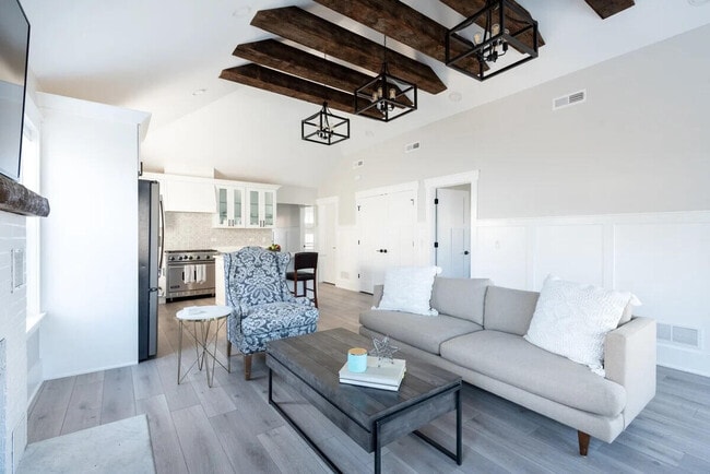 Photo - 122 Williams St