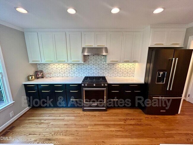 Photo - 540 Cayman Ave