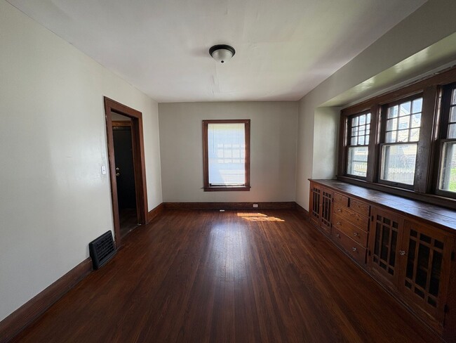 Photo - Spacious 3 Bedroom Home on Sylvania for Rent