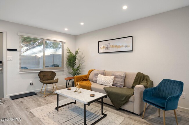 Photo - 948 S Alma School Rd