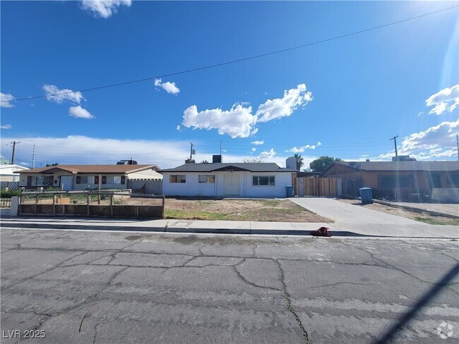 Building Photo - 3749 Ponderosa St Rental