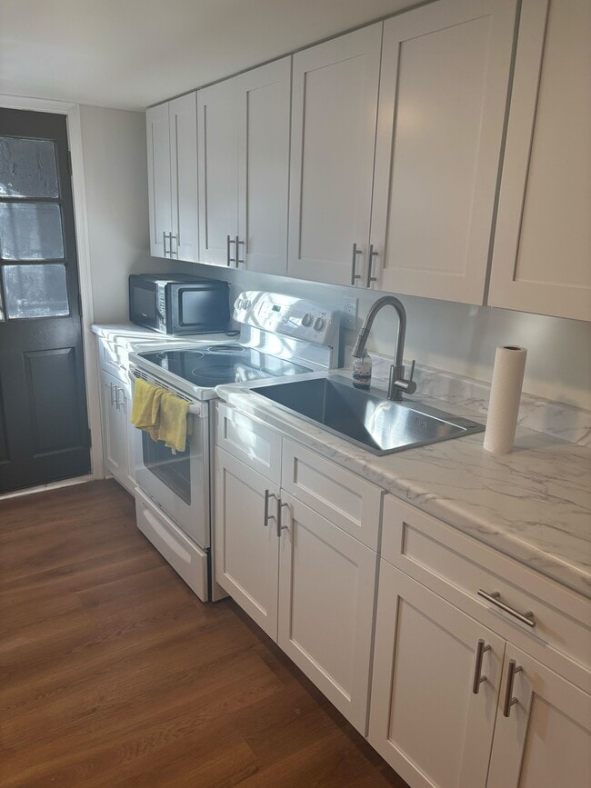 Kitchen - 1831 Deveron Rd