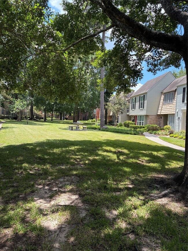 Building Photo - 13026 Trail Hollow Dr Unit 3026