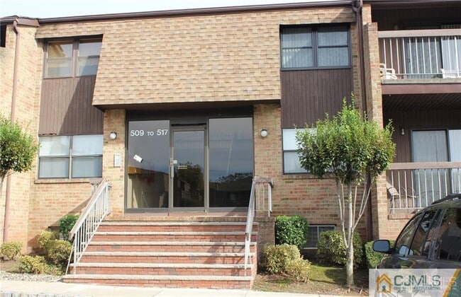 Building Photo - 512 Sharon Garden Ct