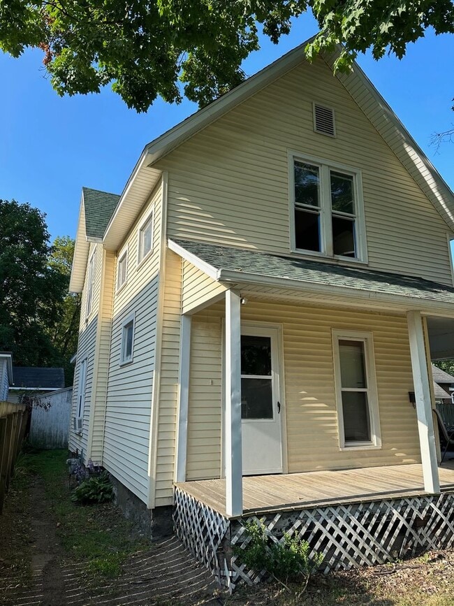 Building Photo - 504 E Jefferson St Unit 504 1/2
