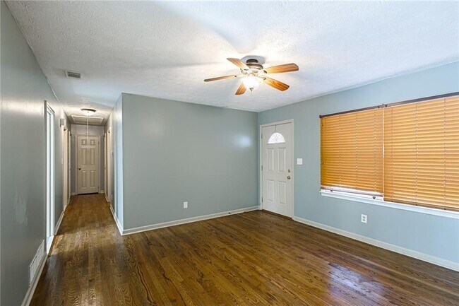 Photo - 4979 Paris Ave