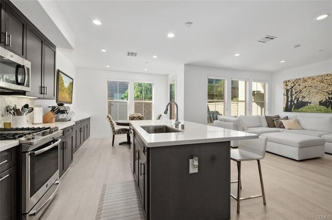 Photo - 29 Prominence