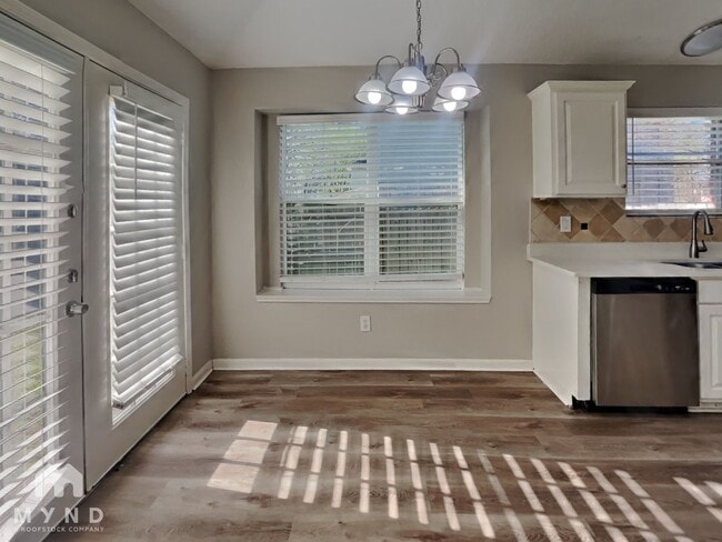 Photo - 234 Hartford Ln