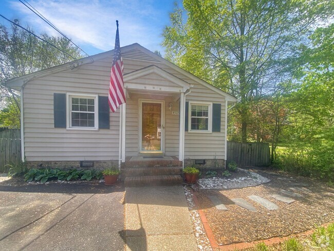 Building Photo - Cozy 3 Bed/1.5 Bath Bungalow in Henrico Rental