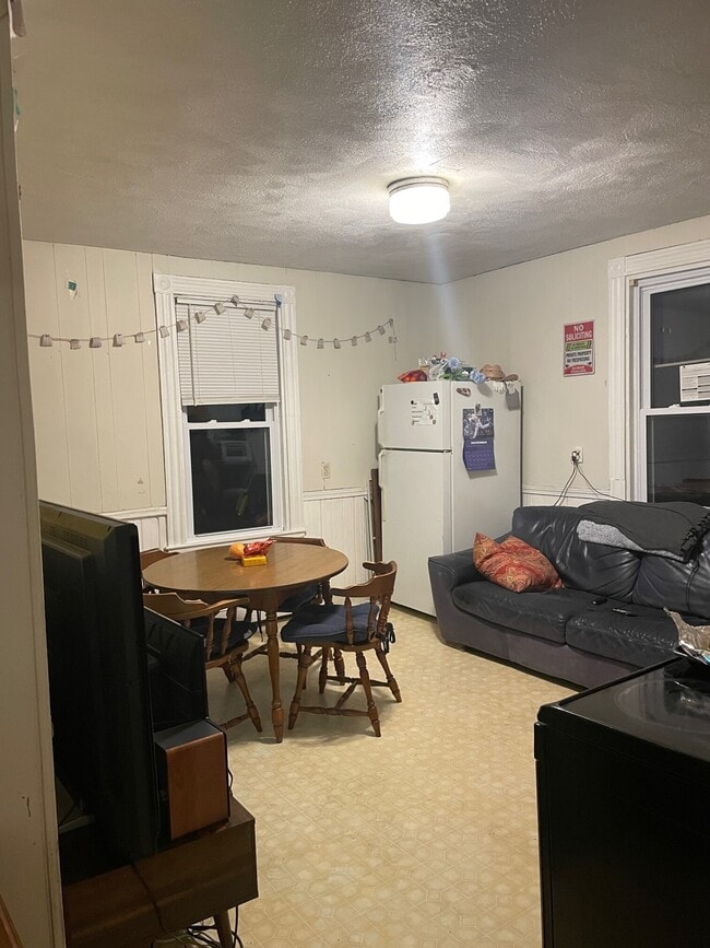 50 Fisher Ave Unit 2