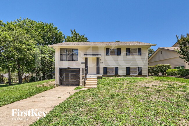 Building Photo - 917 Montclair Dr