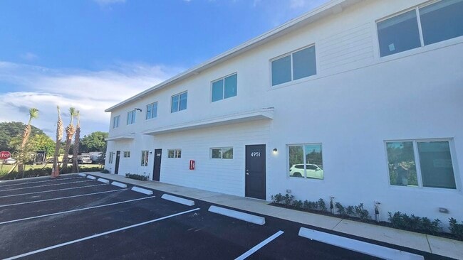 Photo - 4955 Serafica Dr