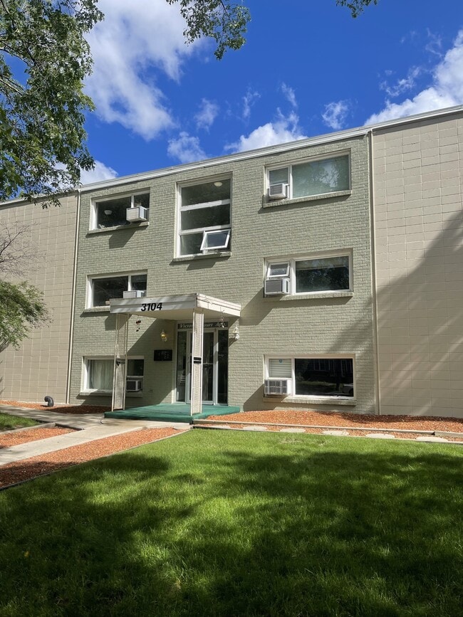 Building Photo - 3104-3104 Victoria Ave Unit 205