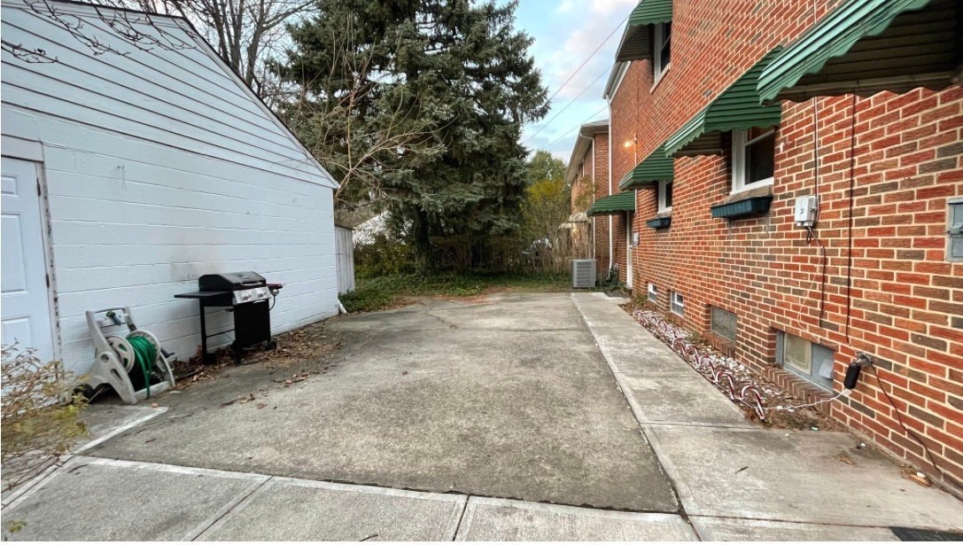 Photo - 27070 Lakeshore Blvd