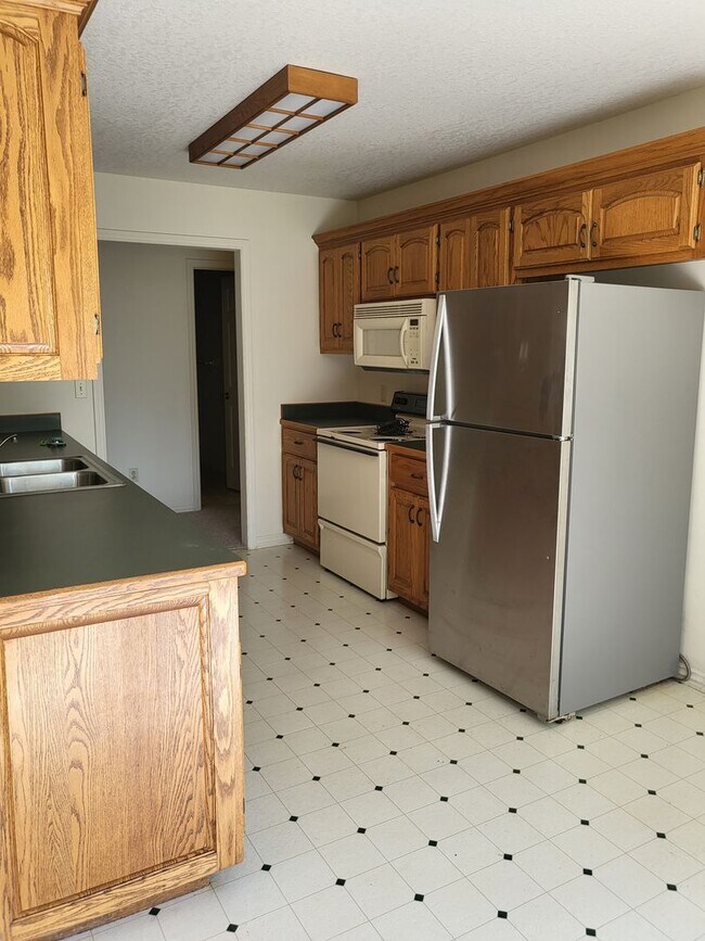 Briarbrook Duplex Apartment Unit 503 W. Briarbrook Carl Junction, MO